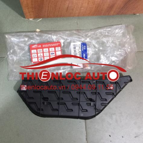 ỐP BẬC LÊN XUỐNG TRÁI HYUNDAI PORTER 87441 4F000CA ỐP BẬC LÊN XUỐNG TRÁI HYUNDAI H100