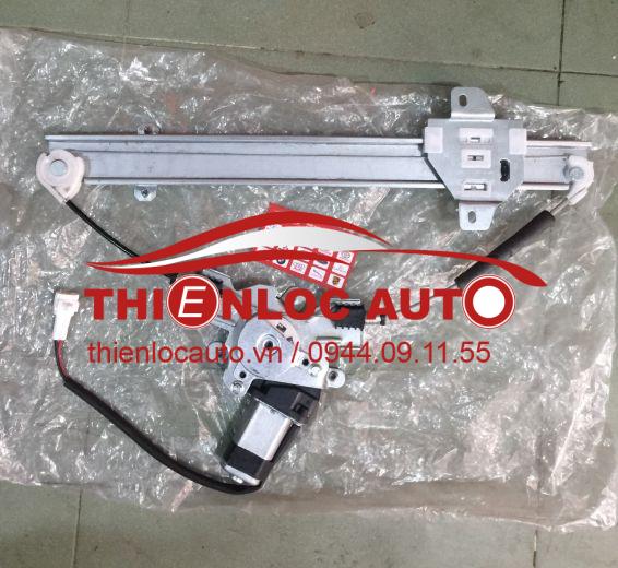 Compa lên kính sau Suzuki Vitara Compa lên kính sau Suzuki Vitara