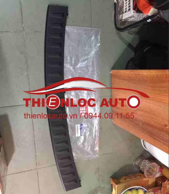 ỐP TRÊN CẢN SAU HYUNDAI SANTAFE. ỐP TRÊN CẢN SAU HYUNDAI SANTAFE