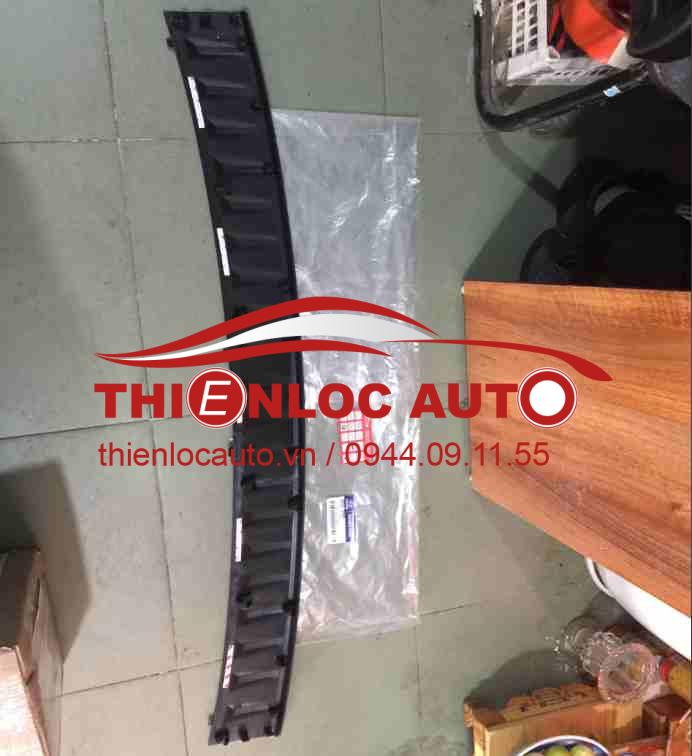 ỐP TRÊN CẢN SAU HYUNDAI SANTAFE ỐP TRÊN CẢN SAU HYUNDAI SANTAFE