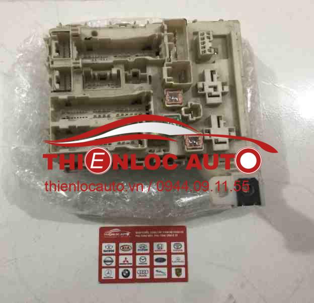 HỘP CẦU CHÌ TRONG XE TOYOTA ALTIS,. HỘP CẦU CHÌ TRONG XE TOYOTA ALTIS
