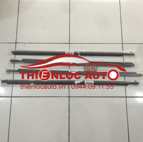 NẸP CHÂN KÍNH TOYOTA RAV4 75710 0R020 NẸP CHÂN KÍNH TOYOTA RAV4