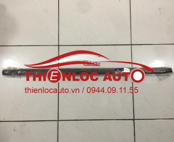 NẸP CHÂN KÍNH HYUNDAI TUCSON 82220 2E000 NẸP CHÂN KÍNH HYUNDAI TUCSON