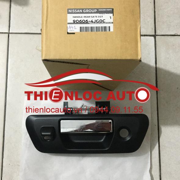 TAY MỞ NẮP THÙNG NISSAN NAVARA 90606 4JG0C TAY MỞ NẮP THÙNG NISSAN NAVARA