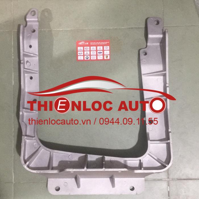 GIÁ BẮT ĐÈN PHA PHẢI THACO AUMAN C160, C1500 1B22083100013 GIÁ BẮT ĐÈN PHA THACO AUMAN