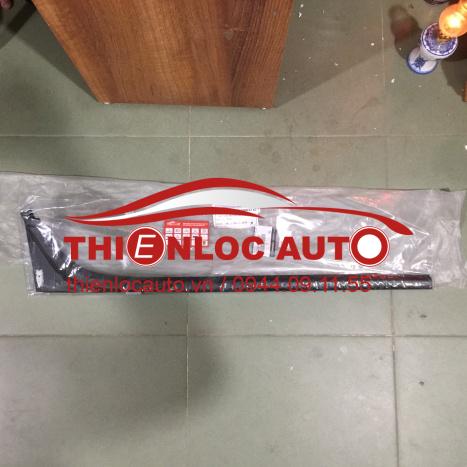 NẸP CHÂN KÍNH SAU PHỤ MAZDA BT50 AV79 26246A32 AJ NẸP CHÂN KÍNH SAU MAZDA BT50