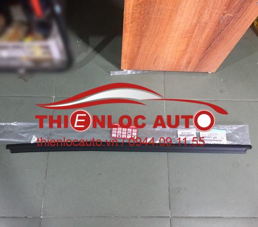 NẸP CHÂN KÍNH TOYOTA HILUX 68161 0K010 NẸP CHÂN KÍNH TOYOTA HILUX