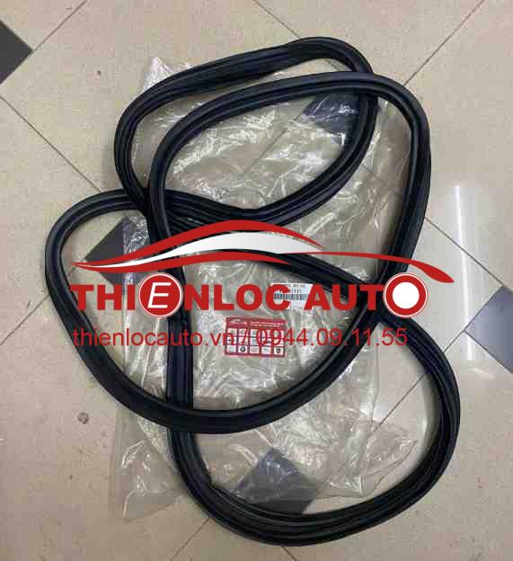 GIOĂNG CỐP HẬU LEXUS GX470 -67881 60131 GIOĂNG CỐP HẬU TOYOTA LANCRUISER PRADO