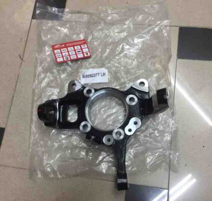 NGÕNG MOAY Ơ TRƯỚC TRÁI MITSUBISHI TRITON