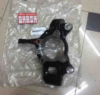 NGÕNG MOAY Ơ TRƯỚC TRÁI MITSUBISHI TRITON